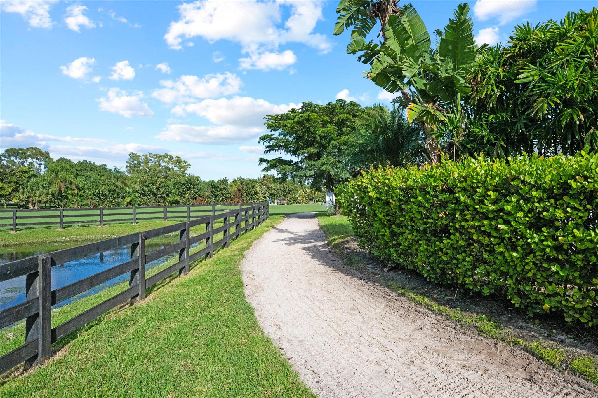 SADDLE TRAIL PARK OF WELL - Residential