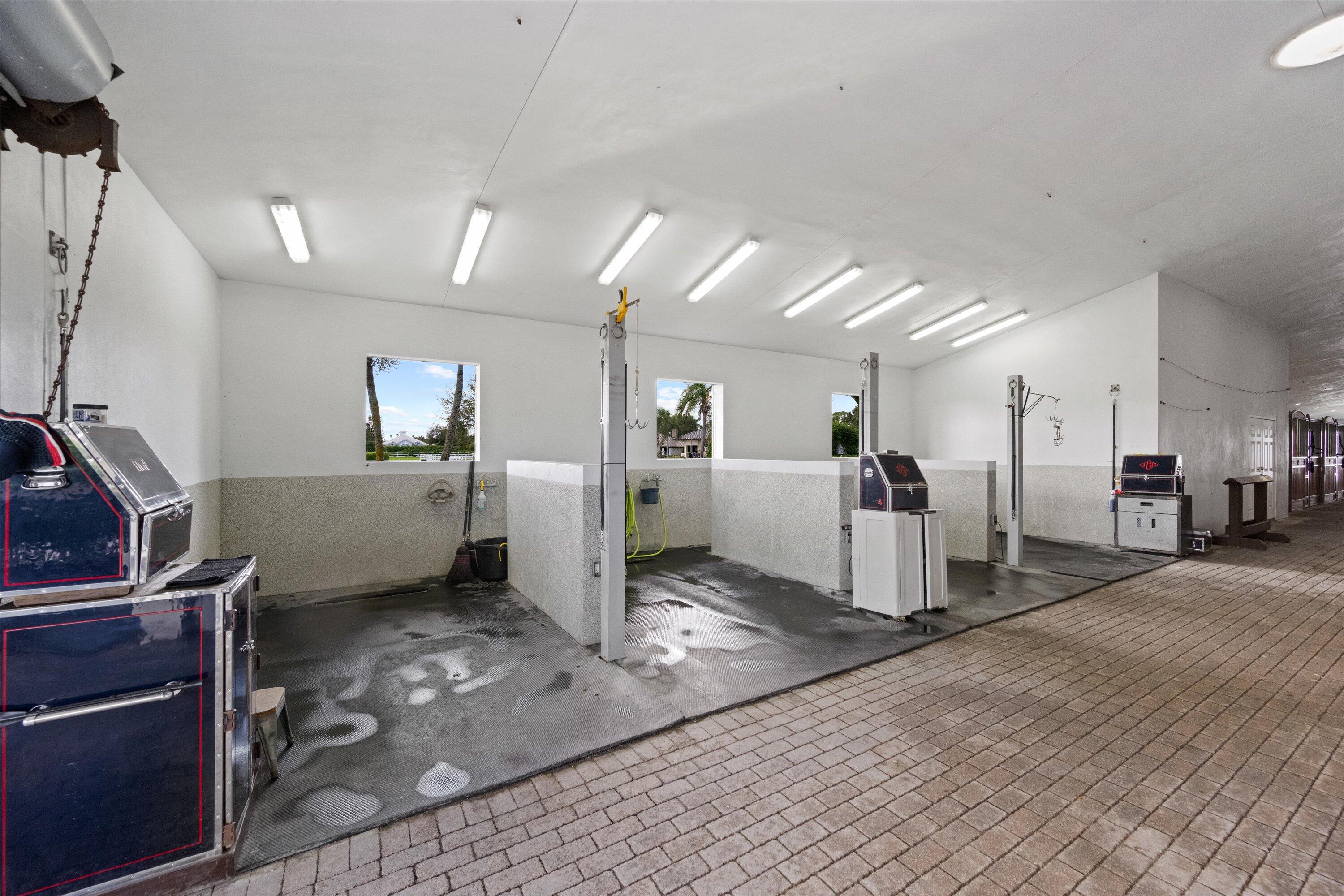 SADDLE TRAIL PARK OF WELLINGTON - Residential