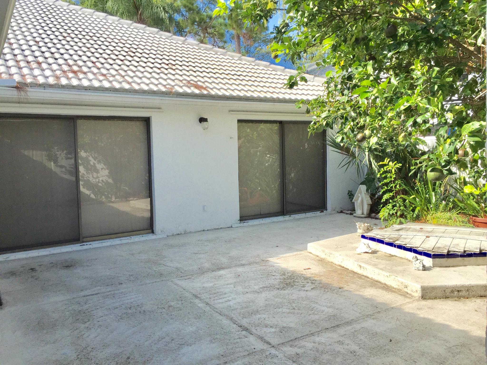 SUGAR POND MANOR OF WELLI - Residential Lease