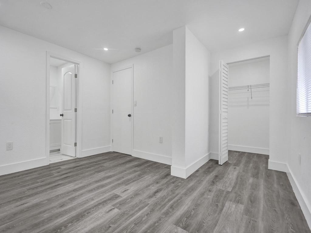 Oak Grove 27-16 B - Residential Lease