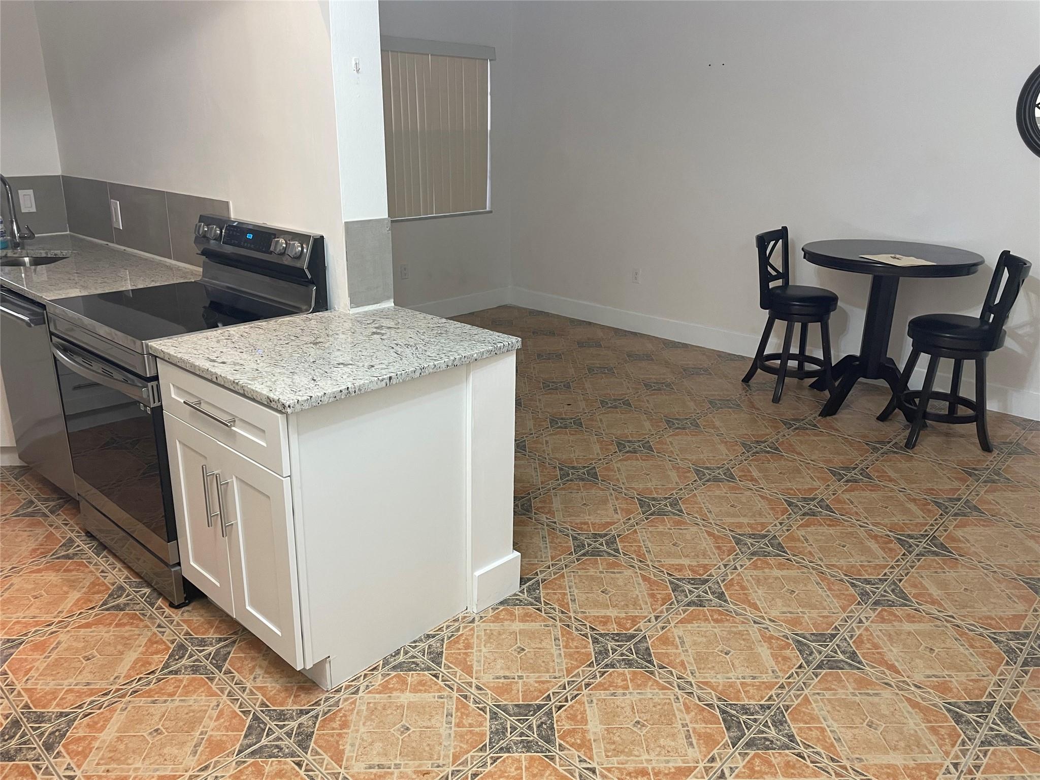 1840 Dewey St 102