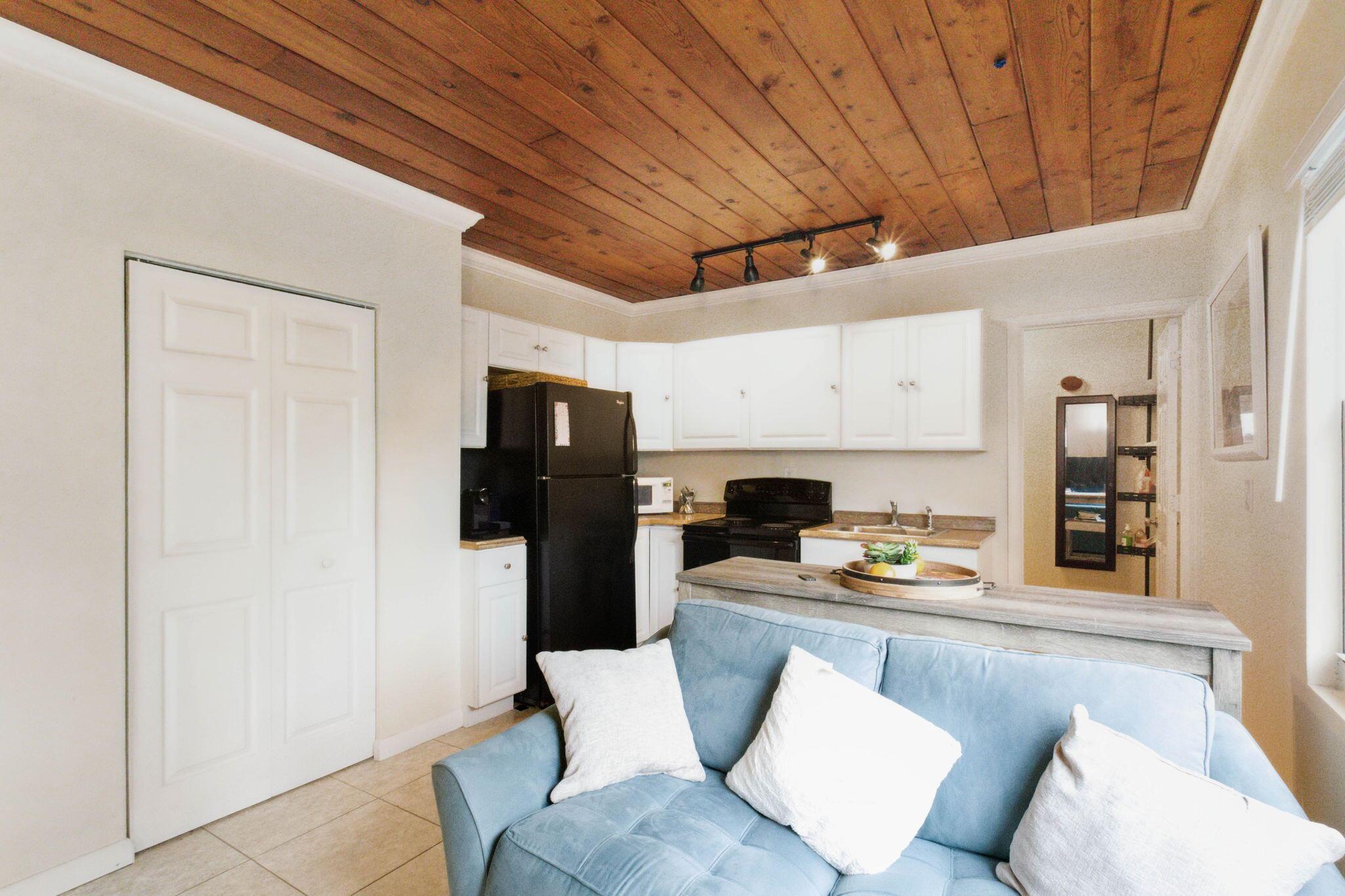 MANTYHARJU LANTANA - Residential Lease