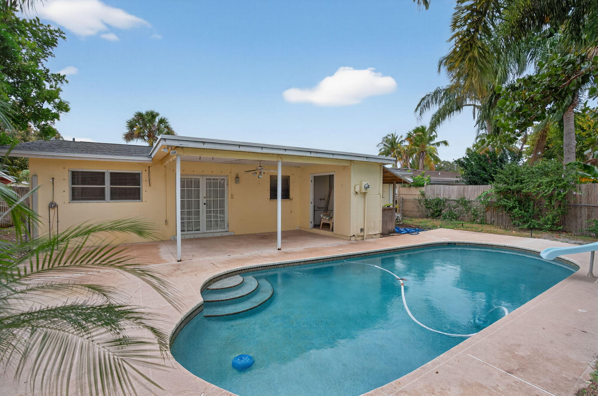 PALM BEACH GARDENS ESTATES - Residential