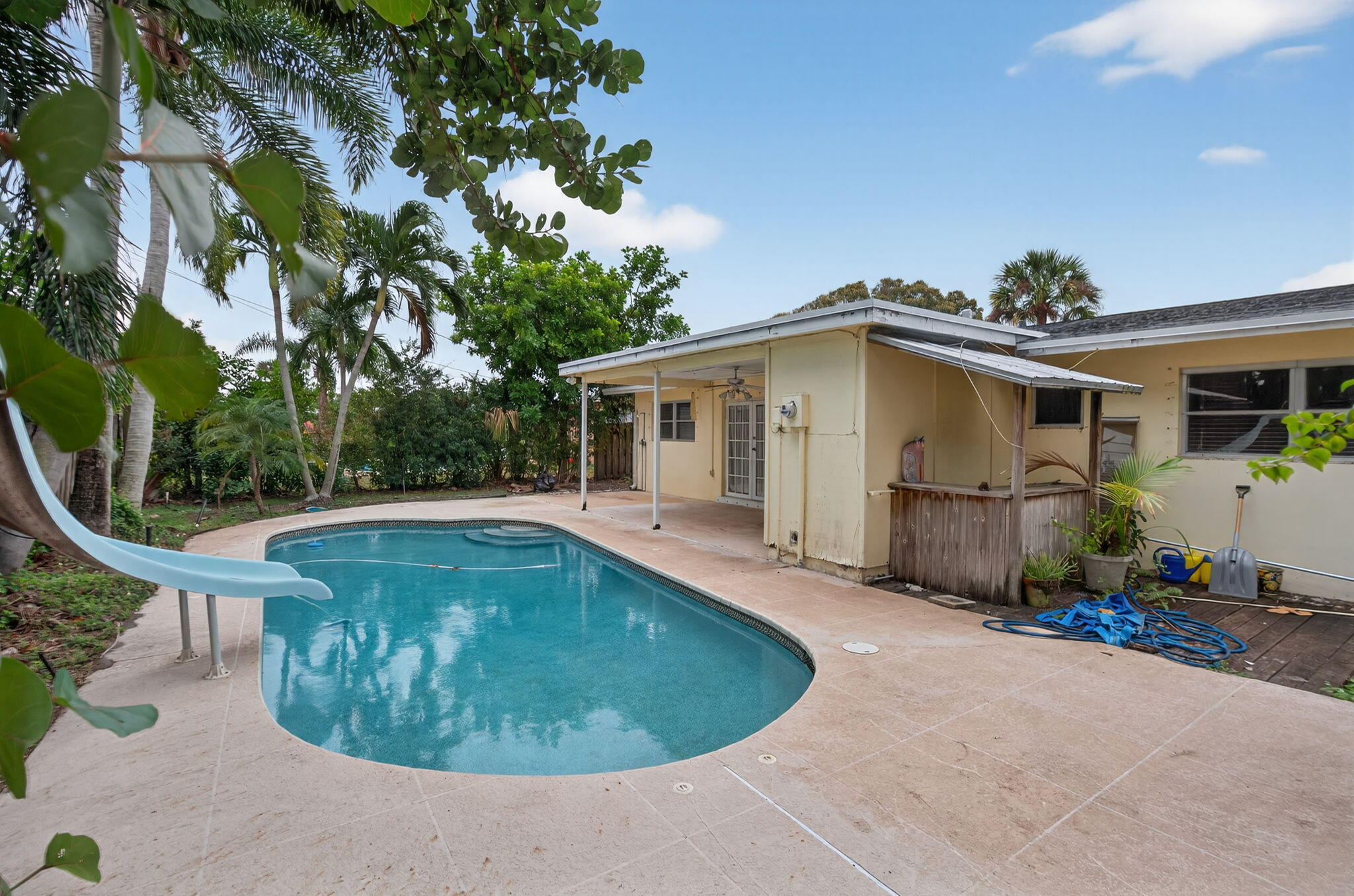 PALM BEACH GARDENS ESTATES - Residential