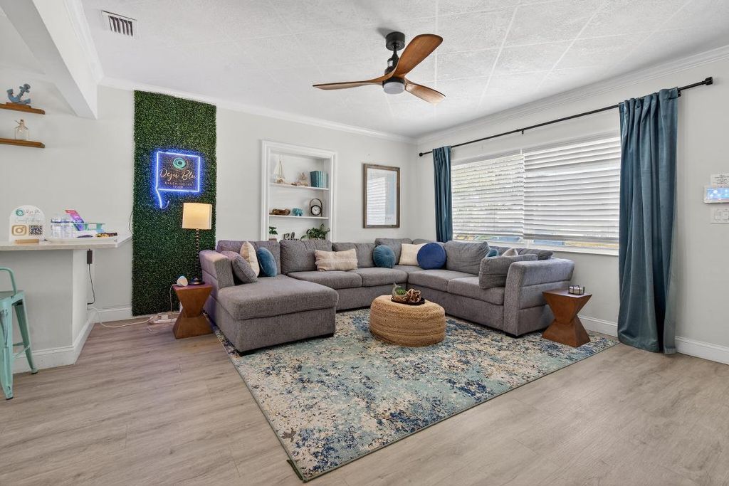 Photo of 111 SW 3rd Court, Boynton Beach, FL 33435 (MLS # R11146381)