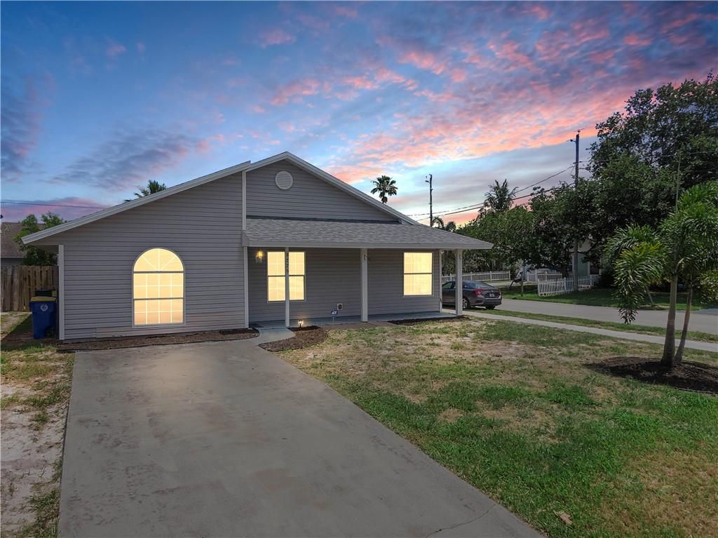 Photo of 5725 SE Tangerine Blvd, Stuart, FL 34997 (MLS # F10377268)