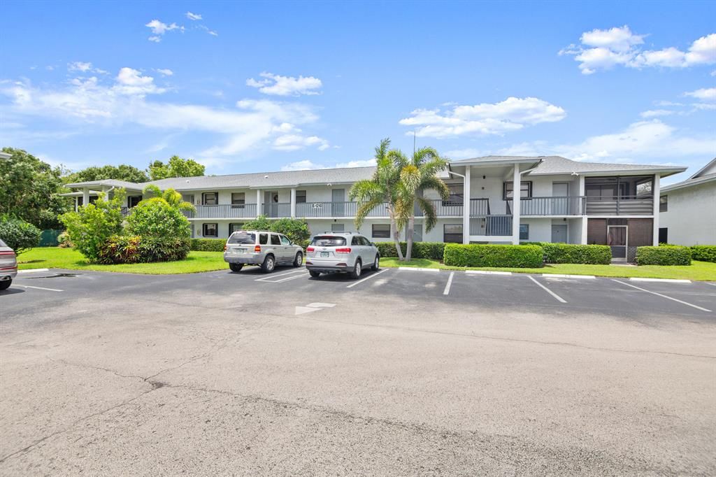 Photo of 1210 SE Parkview Place #4, Stuart, FL 34994 (MLS # R10722979)