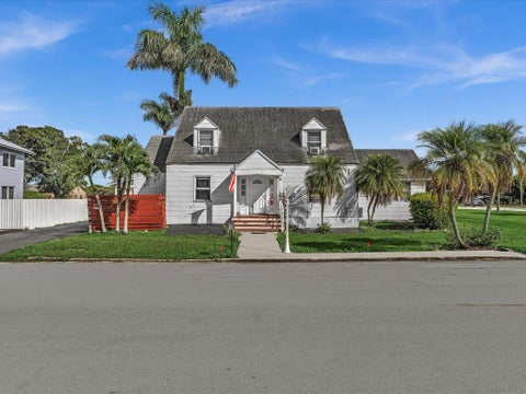 Tiny photo for 9 NW AVENUE D, Belle Glade, FL 33430 (MLS # B26089815)
