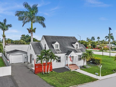Tiny photo for 9 NW AVENUE D, Belle Glade, FL 33430 (MLS # B26089815)