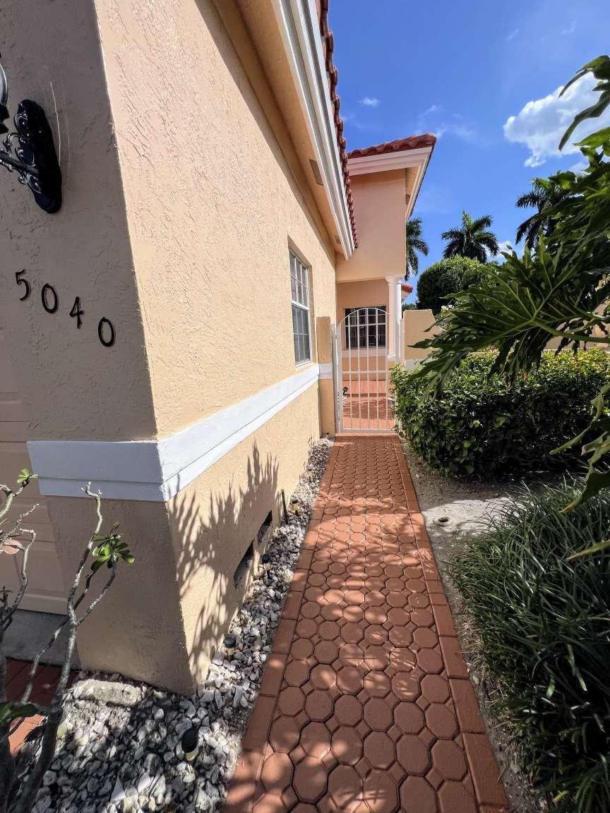 5040 Alencia Ct
