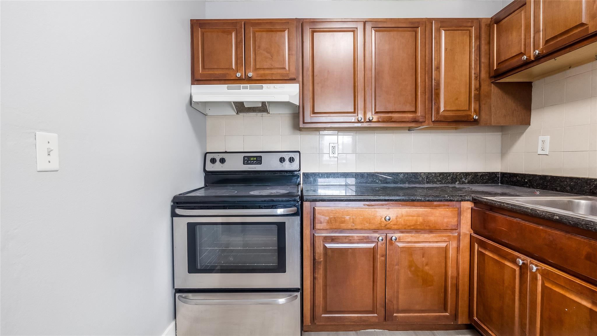 RIVERSIDE ADD AMEN PLAT - Residential Lease