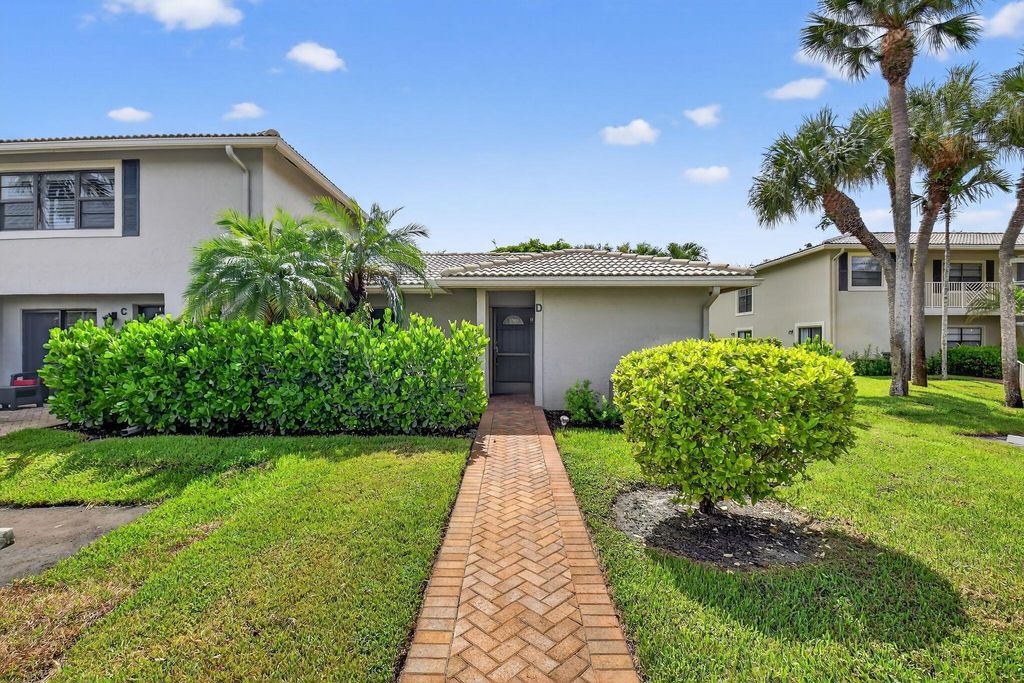 Photo of 32 Stratford Lane W #D, Boynton Beach, FL 33436 (MLS # R11114360)