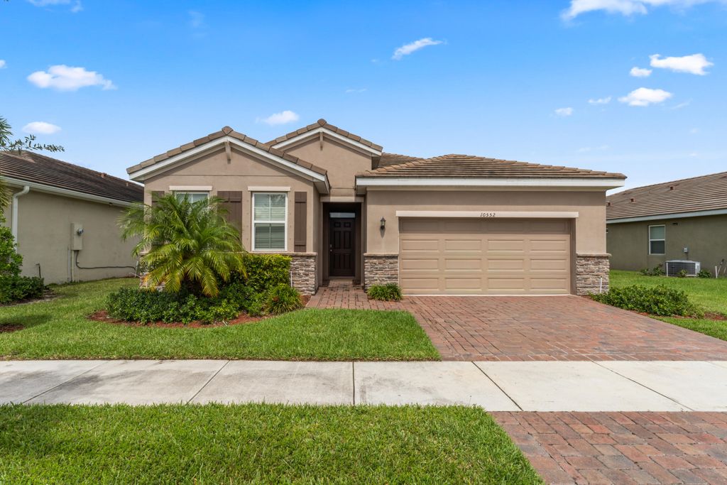 Photo of 10552 SW Toren Way, Port Saint Lucie, FL 34987 (MLS # B26023385)