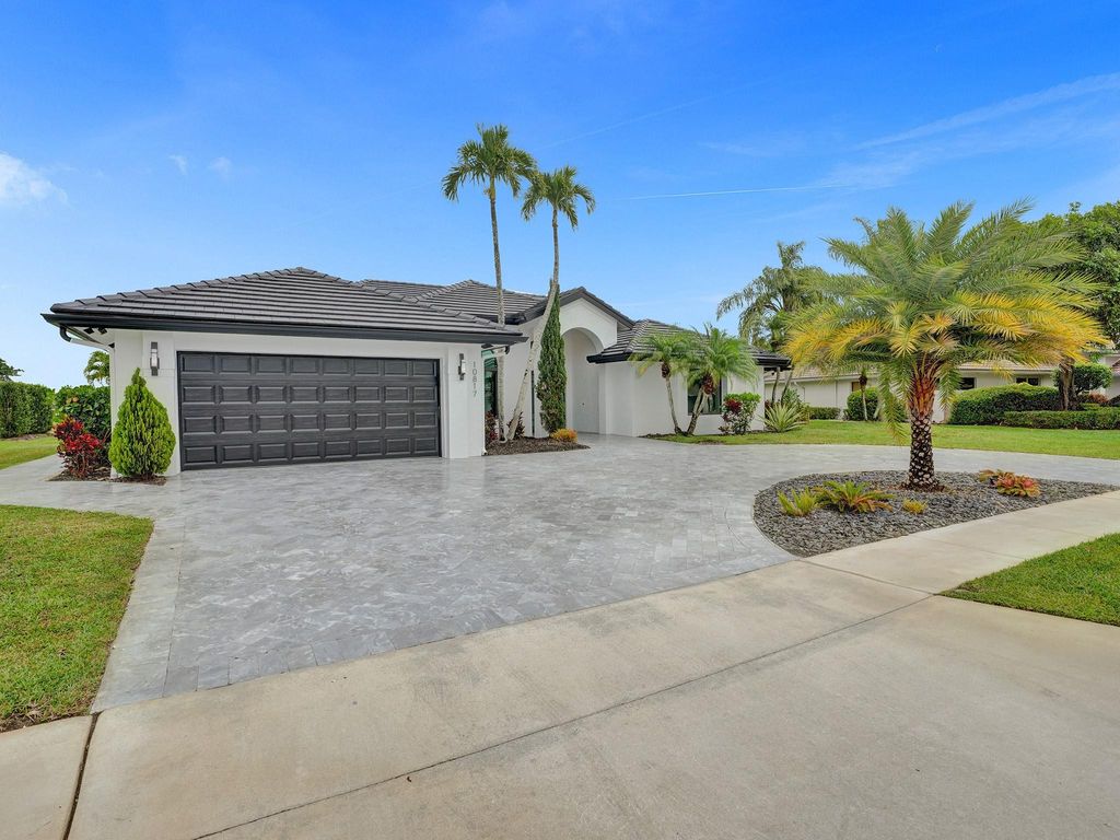 Photo of 10817 River Glenn Drive, Boca Raton, FL 33428 (MLS # F10433076)