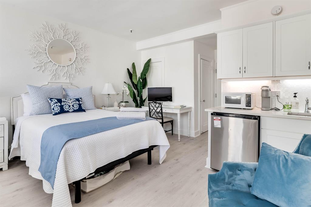 PALM BEACH HOTEL CONDO - Residential