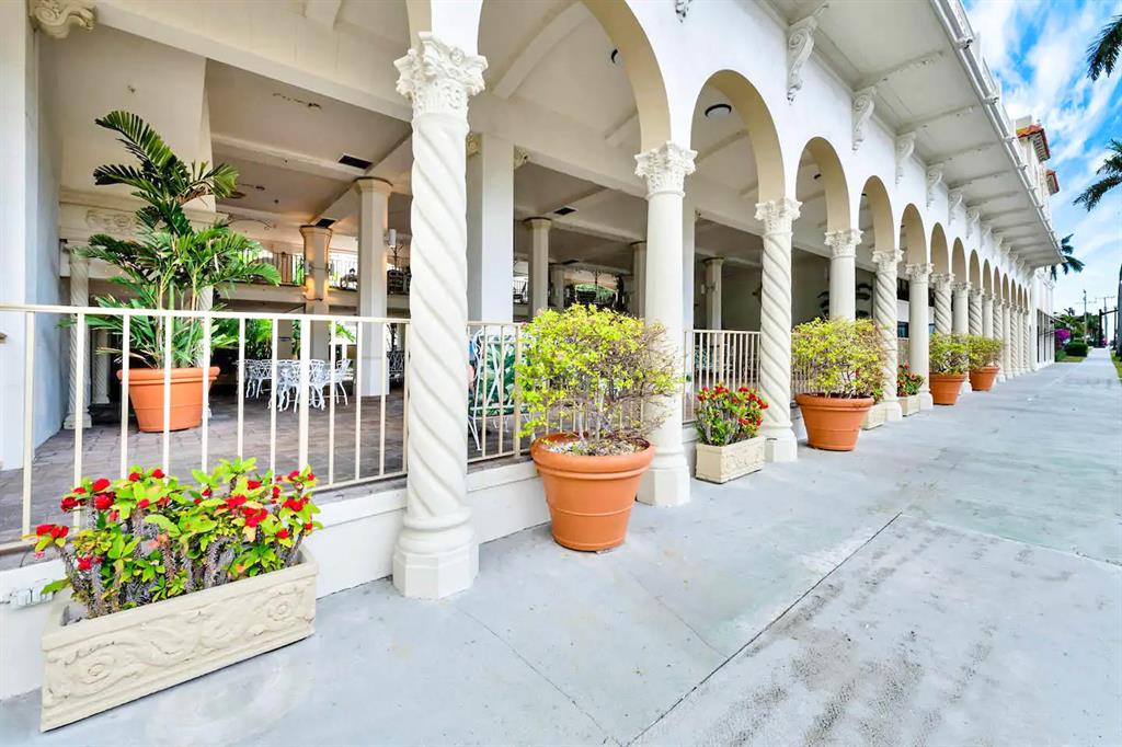 PALM BEACH HOTEL CONDO - Residential