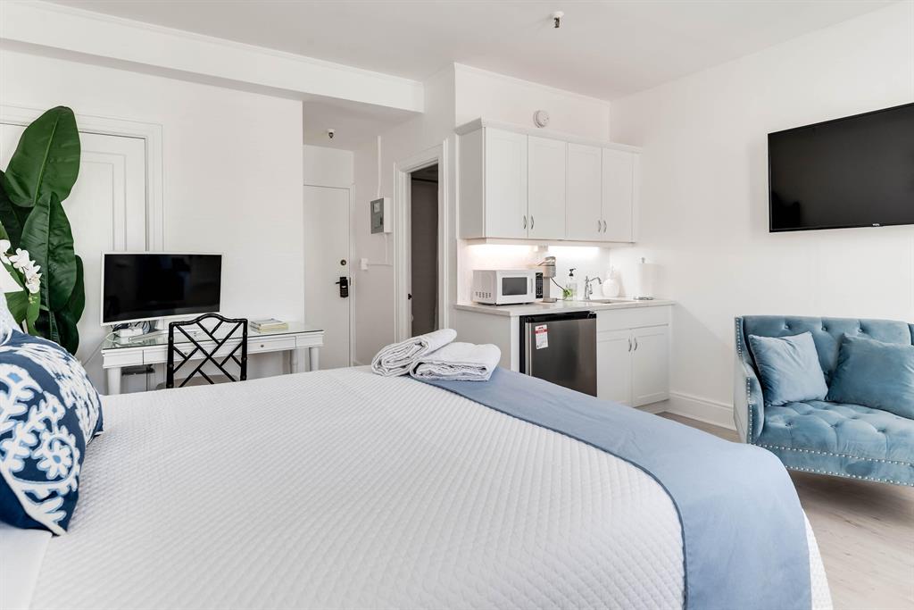 PALM BEACH HOTEL CONDO - Residential