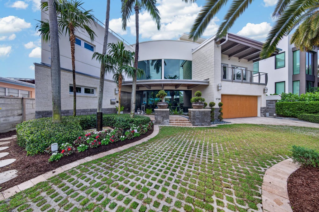 Photo of 1736 SE 13TH Street, Fort Lauderdale, FL 33316 (MLS # B26094419)