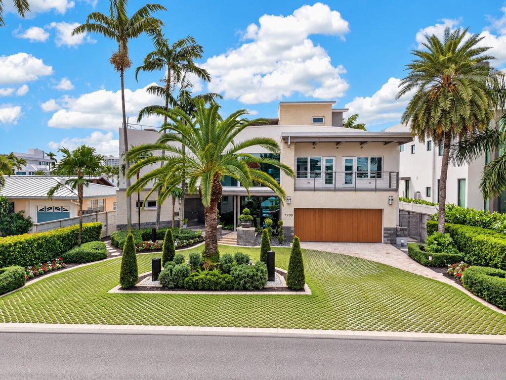 Photo of 1736 SE 13TH Street, Fort Lauderdale, FL 33316 (MLS # B26094419)