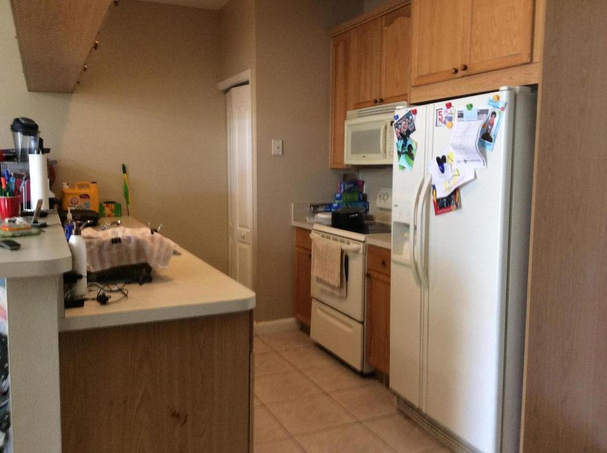 FIRST FLOOR 3/2 UNIT IN STURBRIDGE VILLAGE. SCREENED PATIO WITH STORAGE AREA. COMMUNITY HAS POOL. CLOSE TO SHOPPING,RESTAURANTS,COMMUNITY CENTER AND ALL EQUESTRIAN EVENTS.