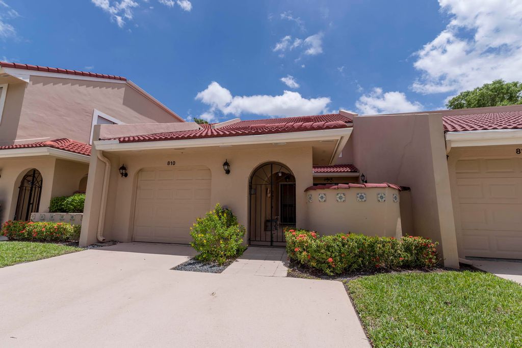Photo of 810 Windermere Way, Palm Beach Gardens, FL 33418 (MLS # R10800459)