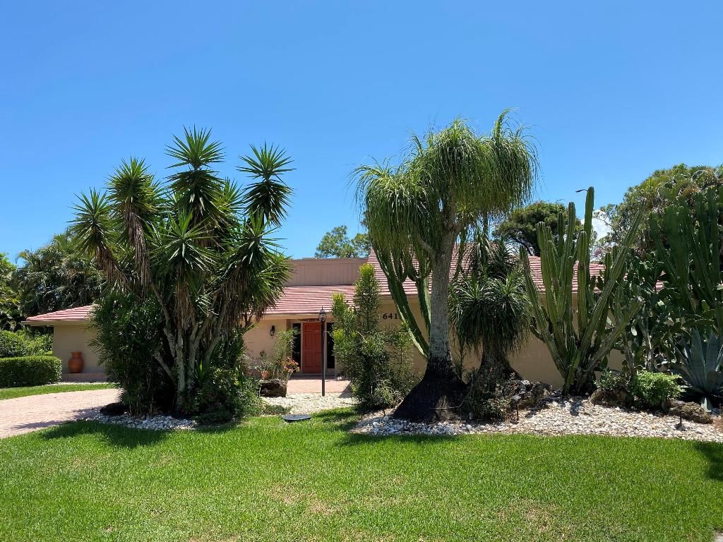 Photo of 6419 Eastpointe Pines Street, Palm Beach Gardens, FL 33418 (MLS # R10907020)