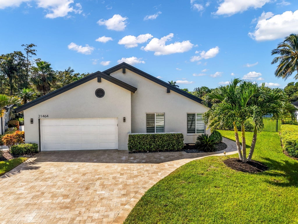 Photo of 21464 Bridgeview Drive, Boca Raton, FL 33428 (MLS # B26092022)