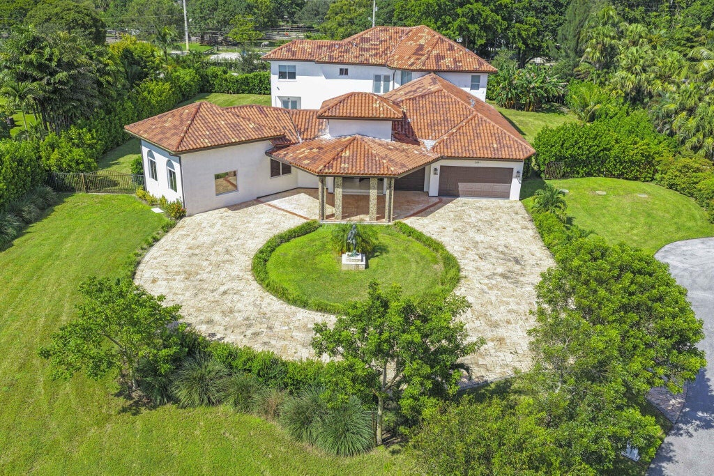 Photo of 2691 SW 139TH Terrace, Davie, FL 33330 (MLS # B26081249)