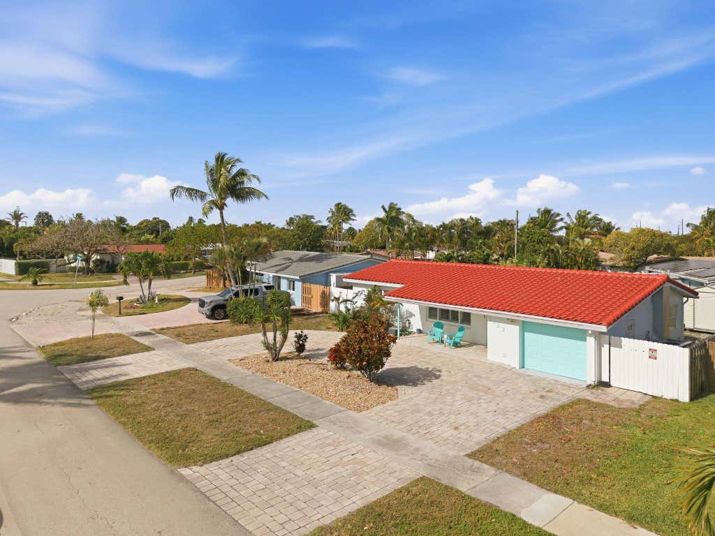 Photo of 1123 SE 2ND Avenue, Deerfield Beach, FL 33441 (MLS # B26063825)