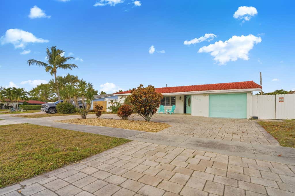 Photo of 1123 SE 2ND Avenue, Deerfield Beach, FL 33441 (MLS # B26063825)