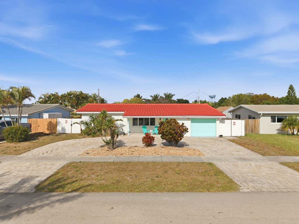 Photo of 1123 SE 2ND Avenue, Deerfield Beach, FL 33441 (MLS # B26063825)