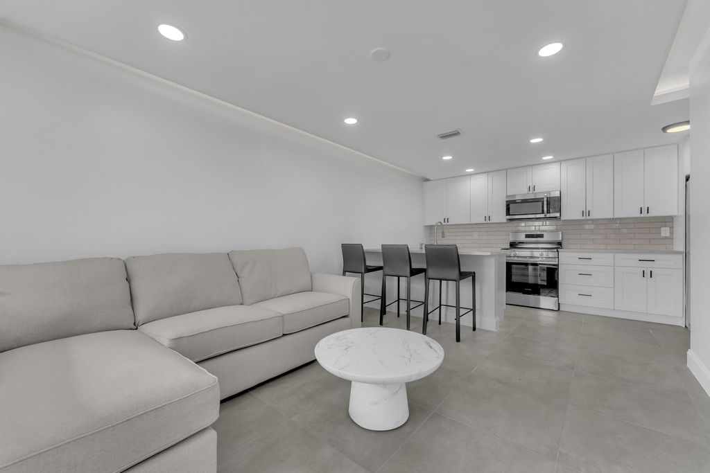 Photo of 381 SE 15th Avenue #1, Deerfield Beach, FL 33441 (MLS # B26018088)