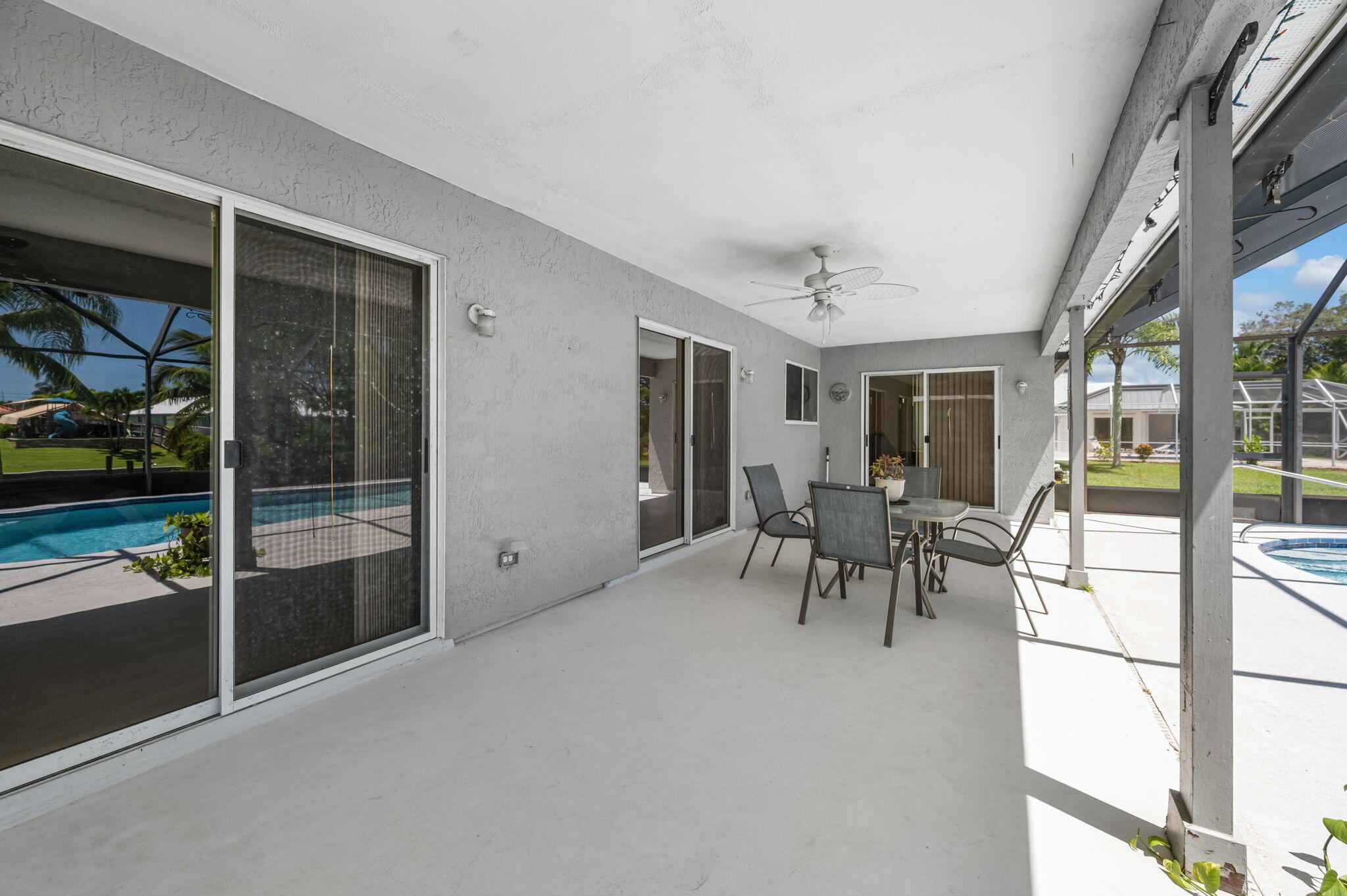 521 NE Solida Circle