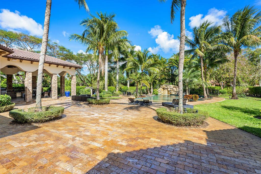 BONIELLOS ACRES - Residential