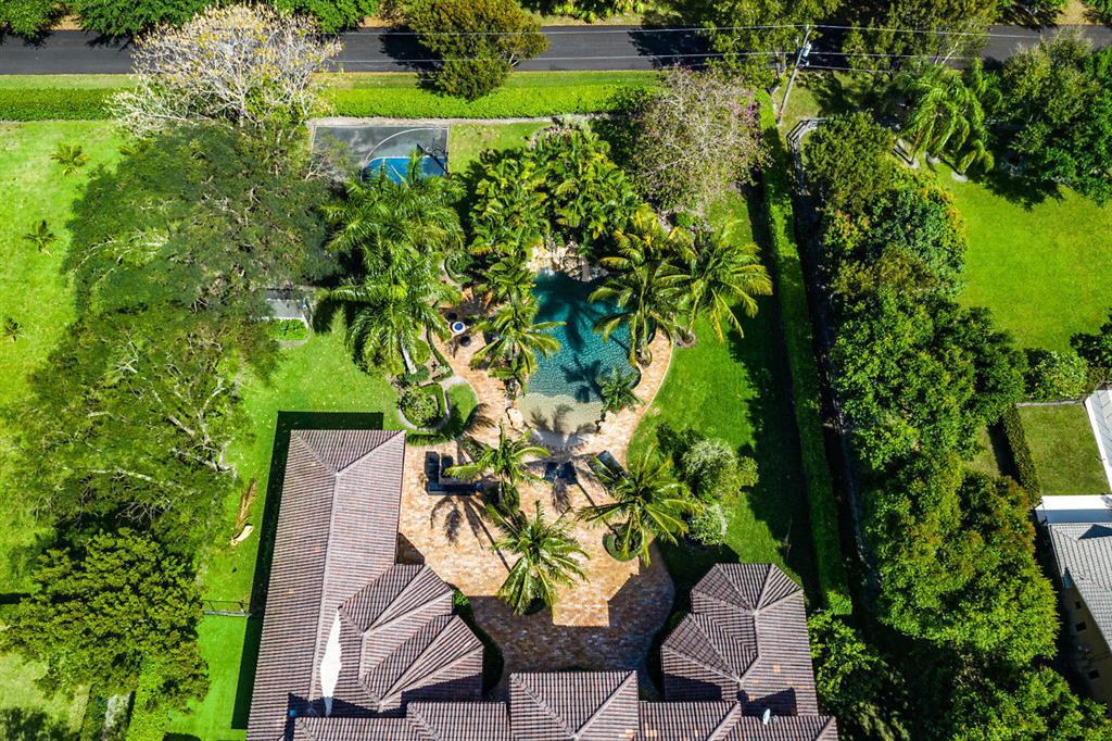 BONIELLOS ACRES - Residential