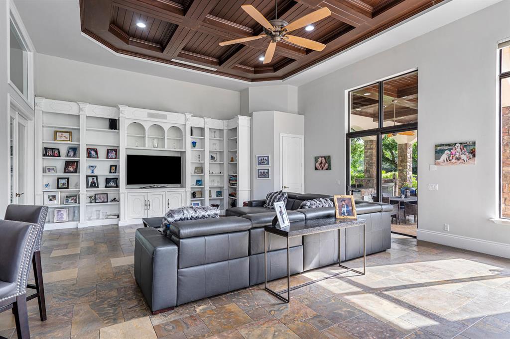 BONIELLOS ACRES - Residential