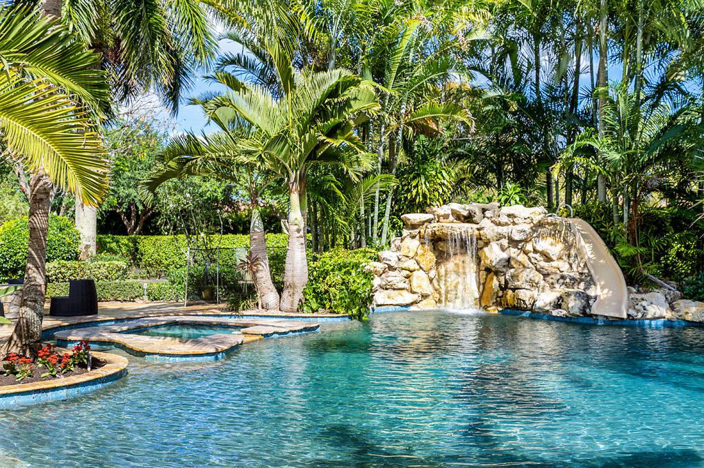 BONIELLOS ACRES - Residential