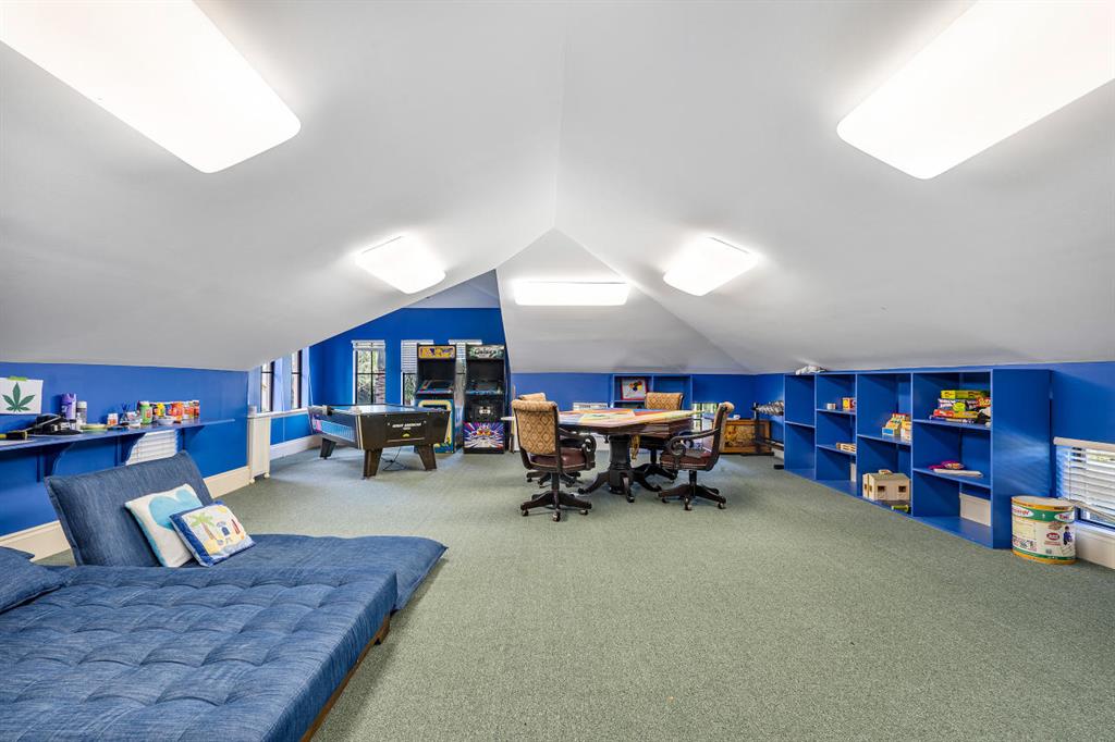 BONIELLOS ACRES - Residential