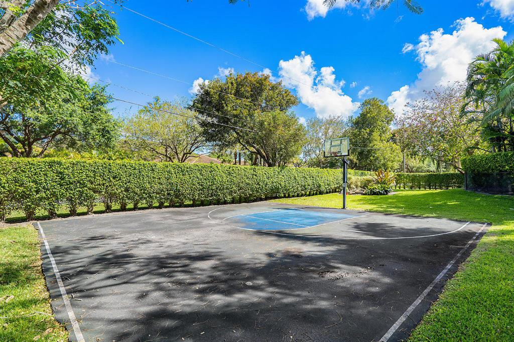 BONIELLOS ACRES - Residential