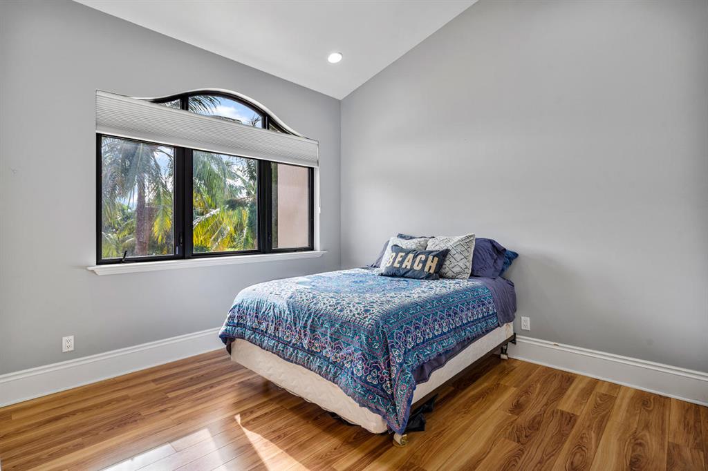 BONIELLOS ACRES - Residential