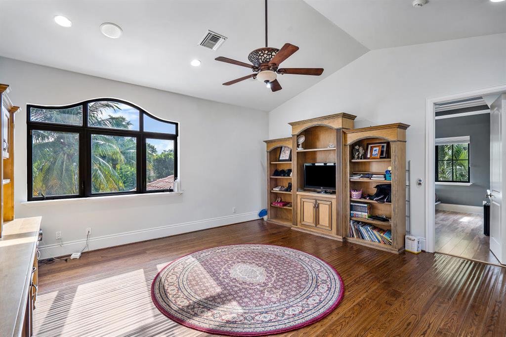 BONIELLOS ACRES - Residential