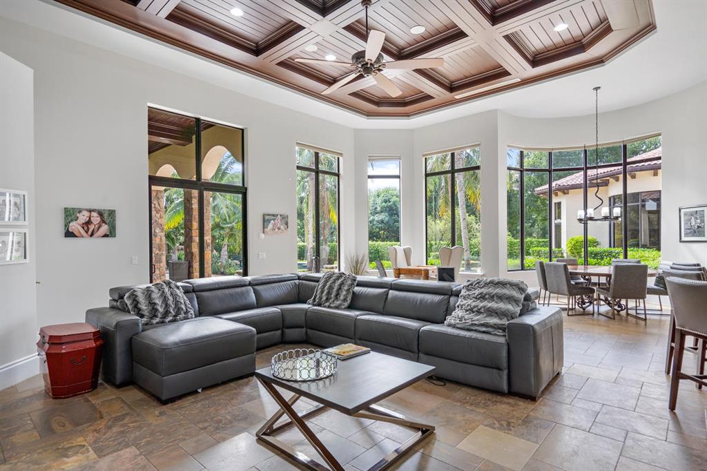 BONIELLOS ACRES - Residential