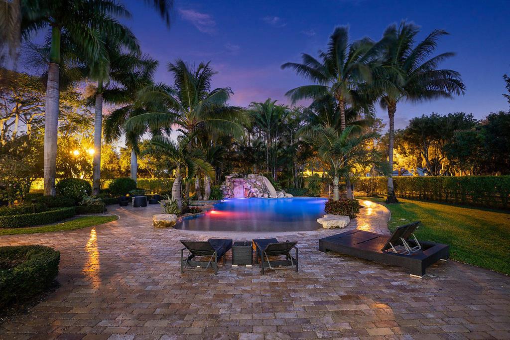 BONIELLOS ACRES - Residential