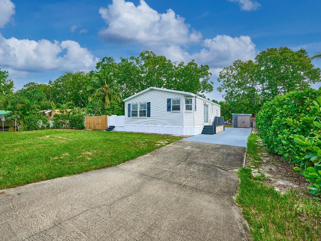 Photo of 7359 SE Eagle Avenue, Hobe Sound, FL 33455 (MLS # R11130466)