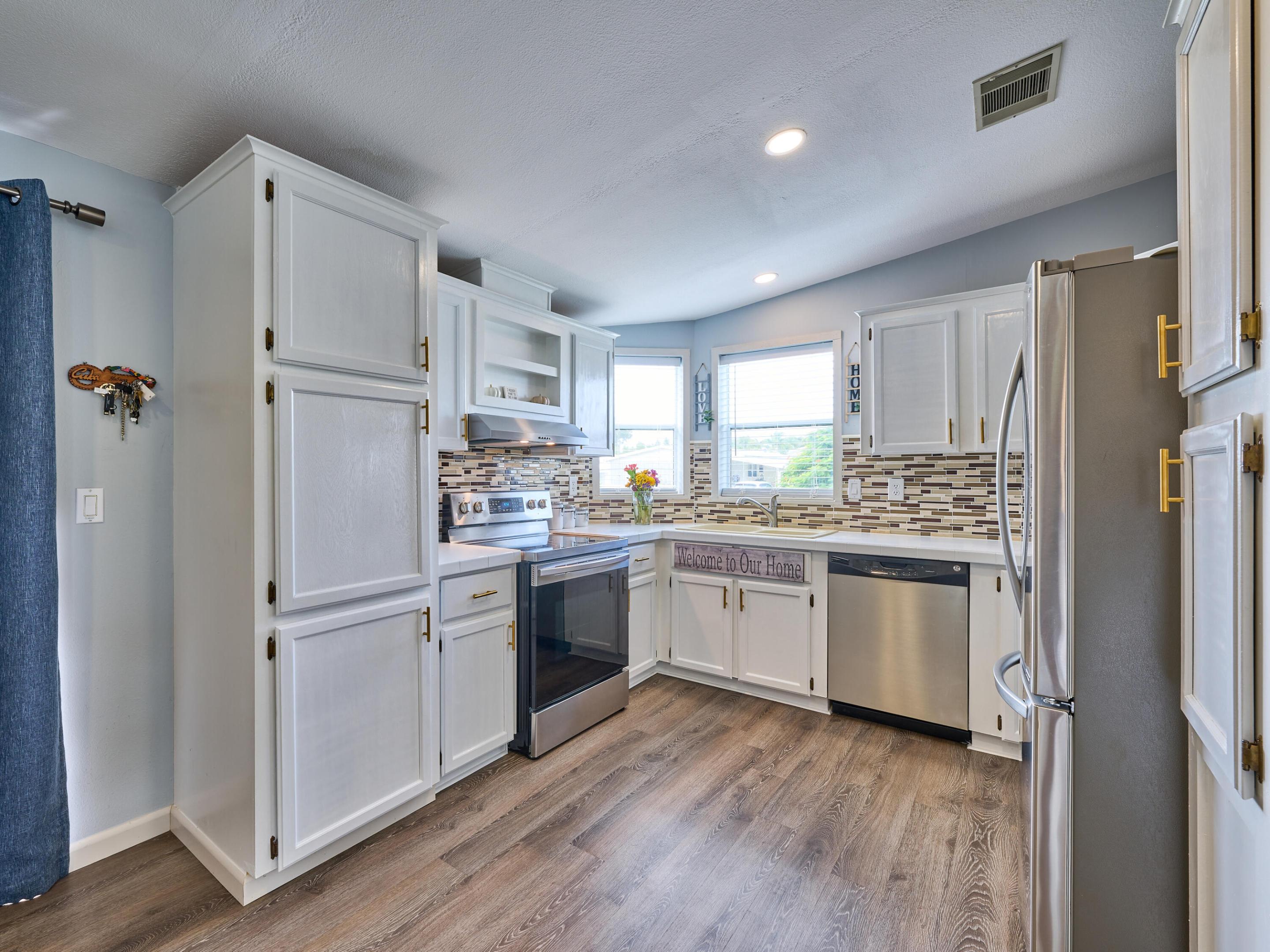 7359 SE Eagle Avenue