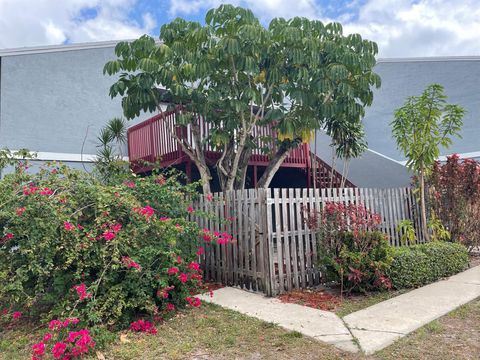 35 Crossings Cir Circle F Boynton Beach FL 33435