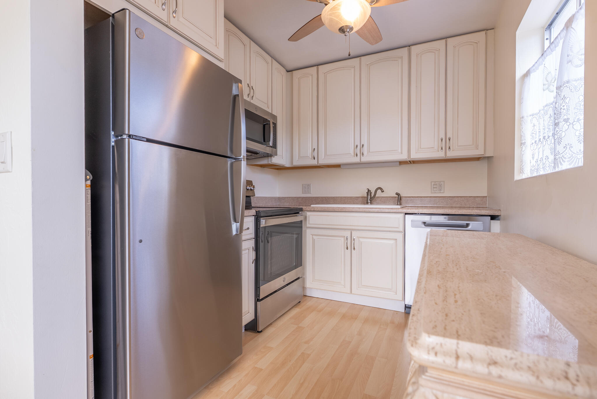 MURRY HILLS APT BLDG CONDO - Residential