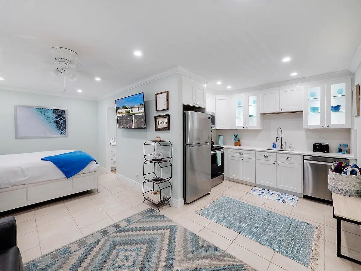 PALM BEACH SHORES - Residential Income