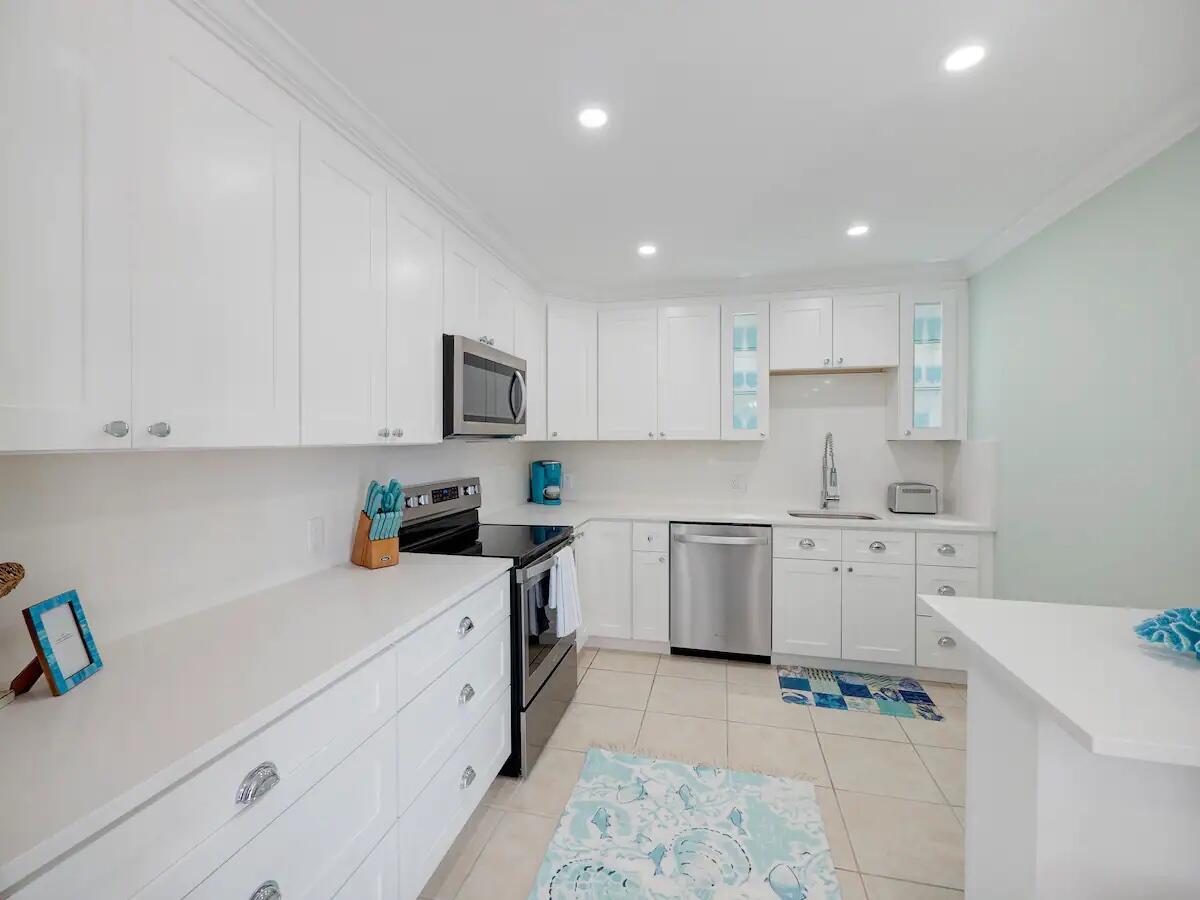 PALM BEACH SHORES - Residential Income