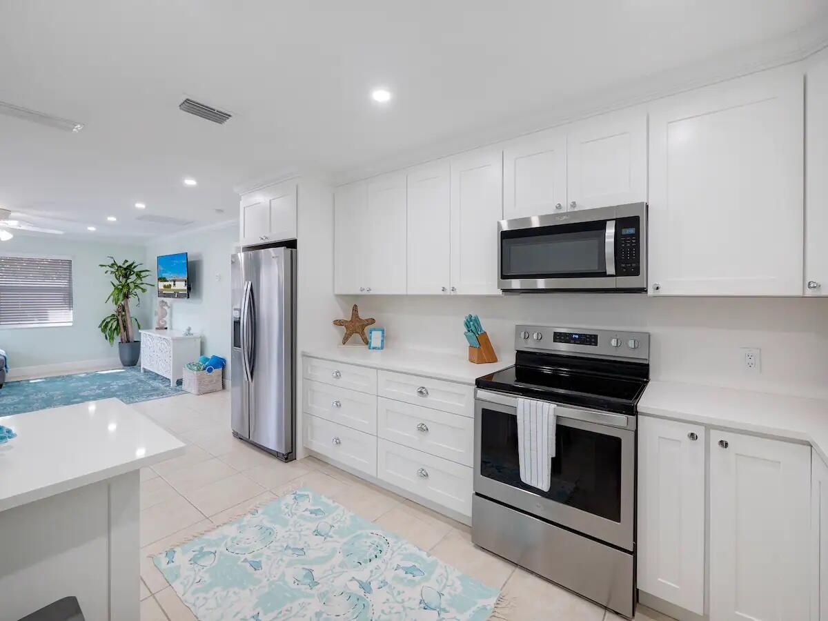 PALM BEACH SHORES - Residential Income